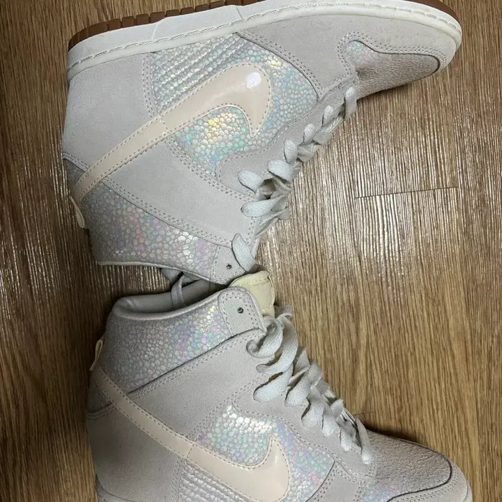 [BUNJANG] Nike Women's Dunk Sky High Premium Sneakers / 나이키 우먼스 덩크 스카이 하이 프리미엄 230