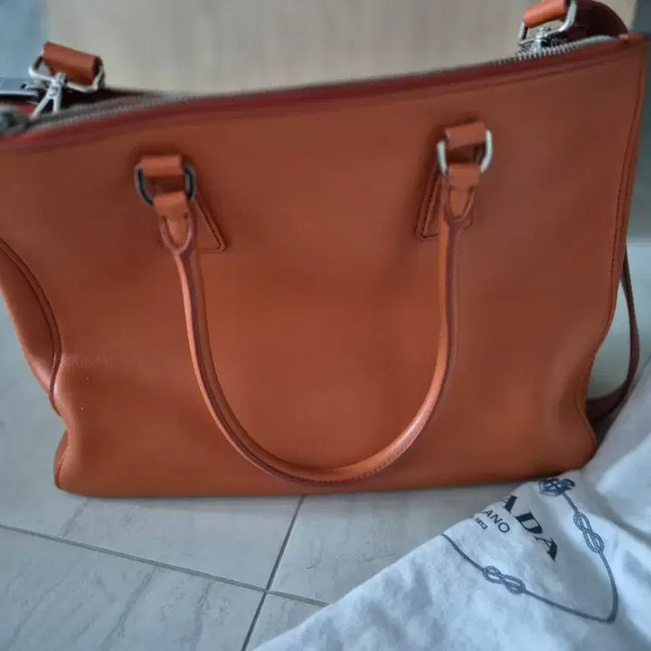 [SOLD OUT] 프라다 city calf  토트백