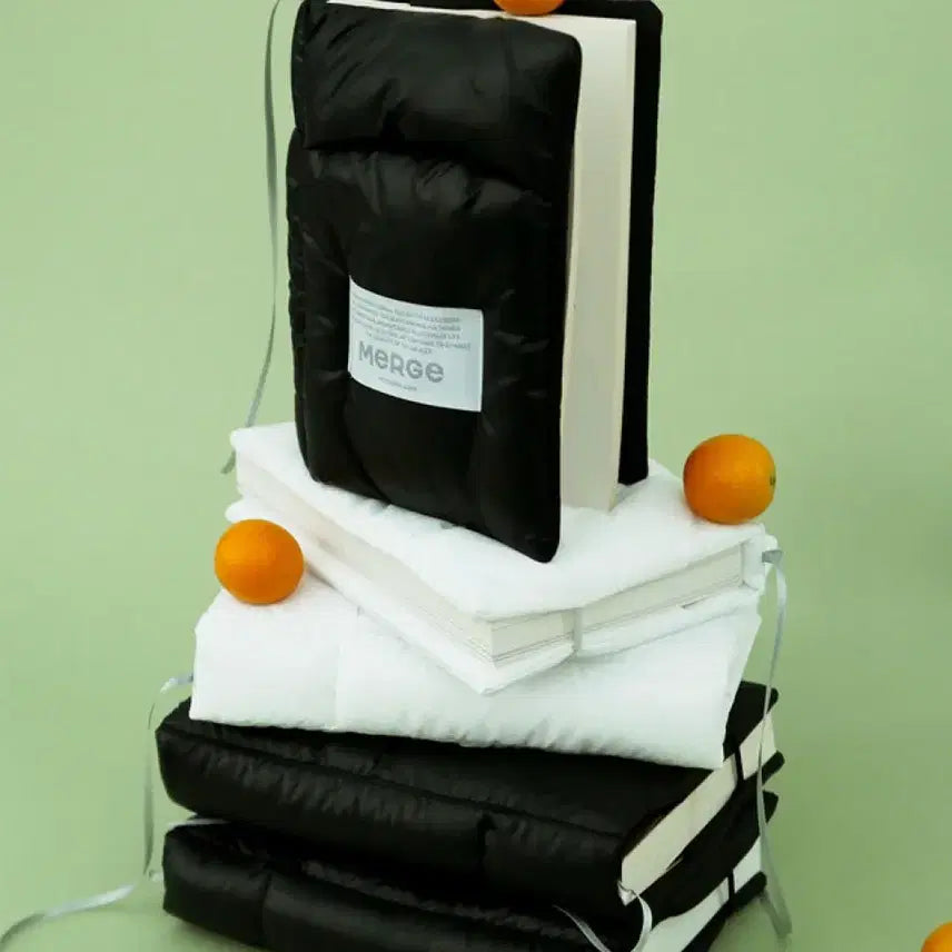 [BUNJANG] 퀄팅 패딩 북커버 책보호 파우치(화이트,블랙,실버 택1) / 퀄팅 패딩 북커버 책보호 파우치(화이트,블랙,실버 택1)