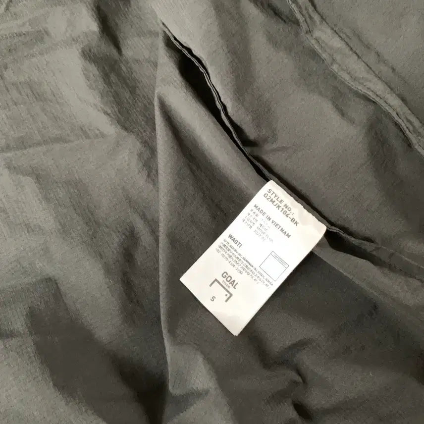 [BUNJANG] GOAL STUDIO Black Ultralight Hooded Windbreaker / GOAL STUDIO 블랙 초경량 바람막이 후드집업