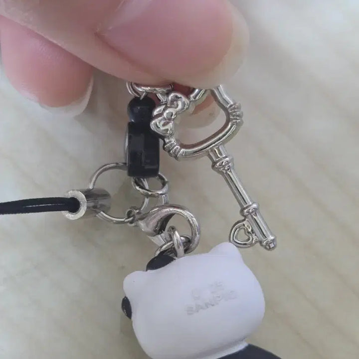 [BUNJANG] Kitty Strap Keychain / 키티 스트랩 키링