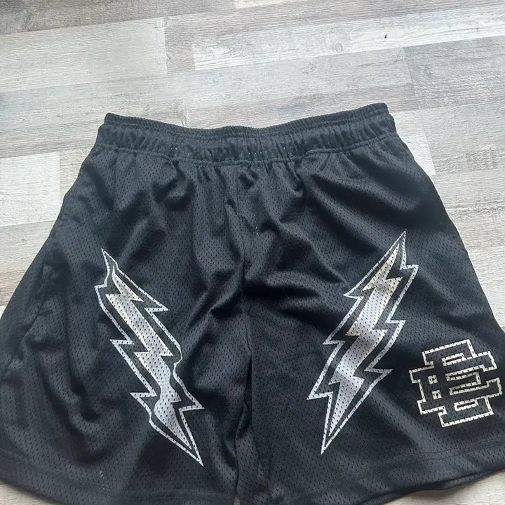 [BUNJANG] Eric Emanuel Lightning Bolt Shorts / 에릭 엠마누엘 라이트닝 볼트 판매