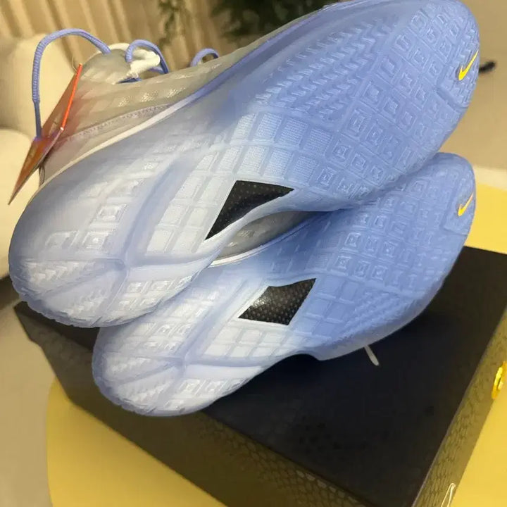 [BUNJANG] Nike Kobe 3 Royal Pulse Sneakers / 나이키 / 코비3 로얄펄스 새상품 / 255