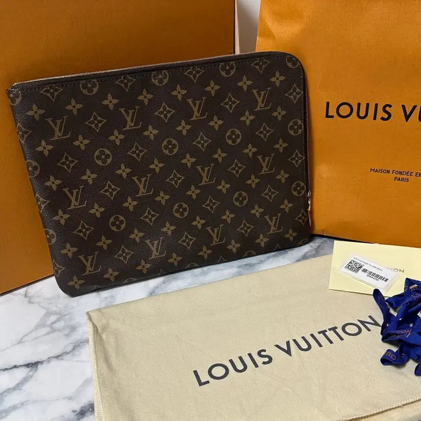 [BUNJANG] Louis Vuitton Monogram Eclipse Voyage Clutch / [MM] 루이비통 모노그램 에튀 보야주 클러치