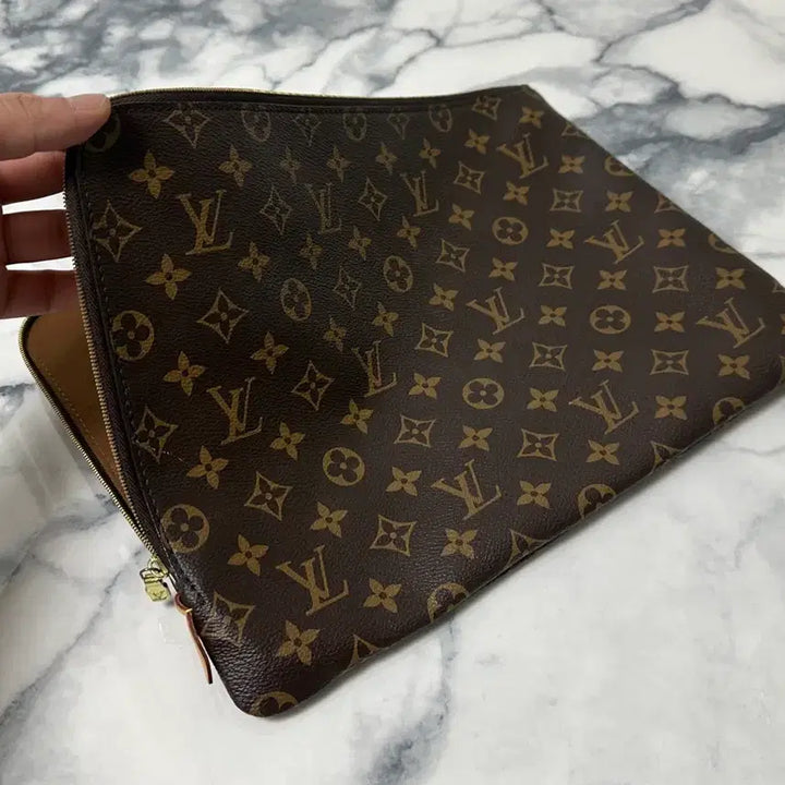 [BUNJANG] Louis Vuitton Monogram Eclipse Voyage Clutch / [MM] 루이비통 모노그램 에튀 보야주 클러치