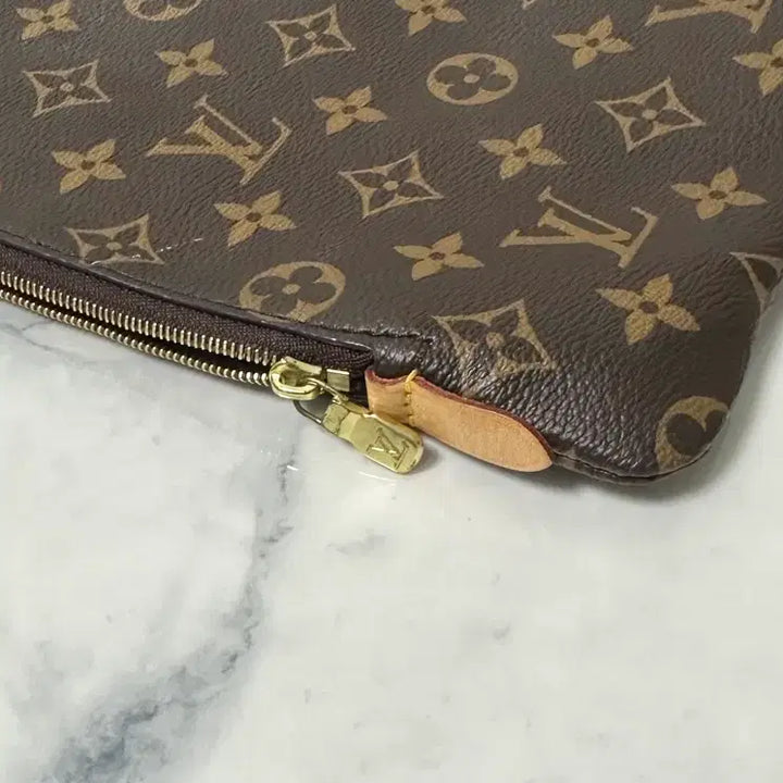 [BUNJANG] Louis Vuitton Monogram Eclipse Voyage Clutch / [MM] 루이비통 모노그램 에튀 보야주 클러치
