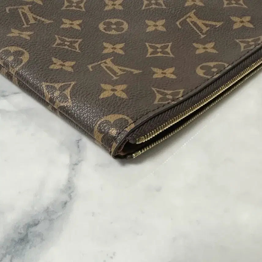 [BUNJANG] Louis Vuitton Monogram Eclipse Voyage Clutch / [MM] 루이비통 모노그램 에튀 보야주 클러치