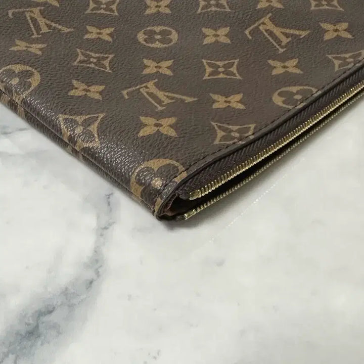 [BUNJANG] Louis Vuitton Monogram Eclipse Voyage Clutch / [MM] 루이비통 모노그램 에튀 보야주 클러치