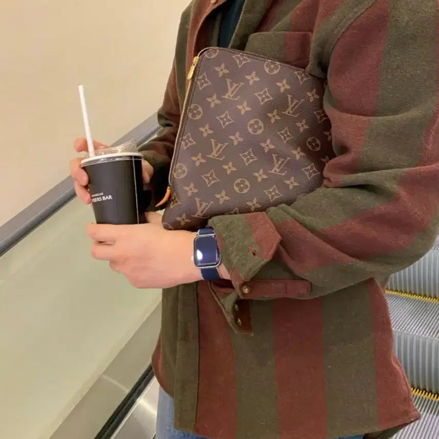 [BUNJANG] Louis Vuitton Monogram Eclipse Voyage Clutch / [MM] 루이비통 모노그램 에튀 보야주 클러치