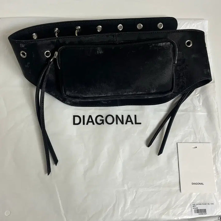 [BUNJANG] Diagonal Black Pocket Belt Bag / 다이애그널 블랙 포켓 벨트백