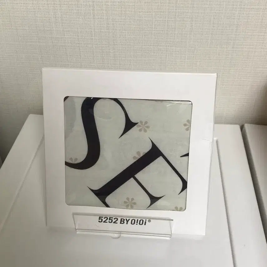 [BUNJANG] Blackpink Rose Oioi Bandana / Oioi 로제 후드티 굿즈 반다나