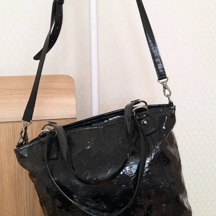 [BUNJANG] Anna Sui Black Enamel Tote Bag / 안나수이 블랙 에나멜 토트백