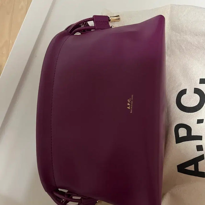 [SOLD OUT] A.P.C아페쎄 니논 크로스백