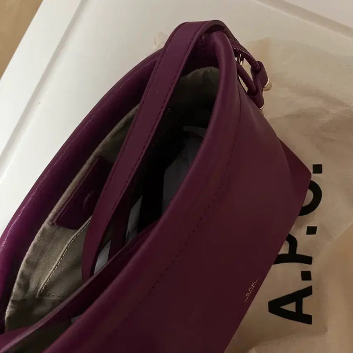 [SOLD OUT] A.P.C아페쎄 니논 크로스백