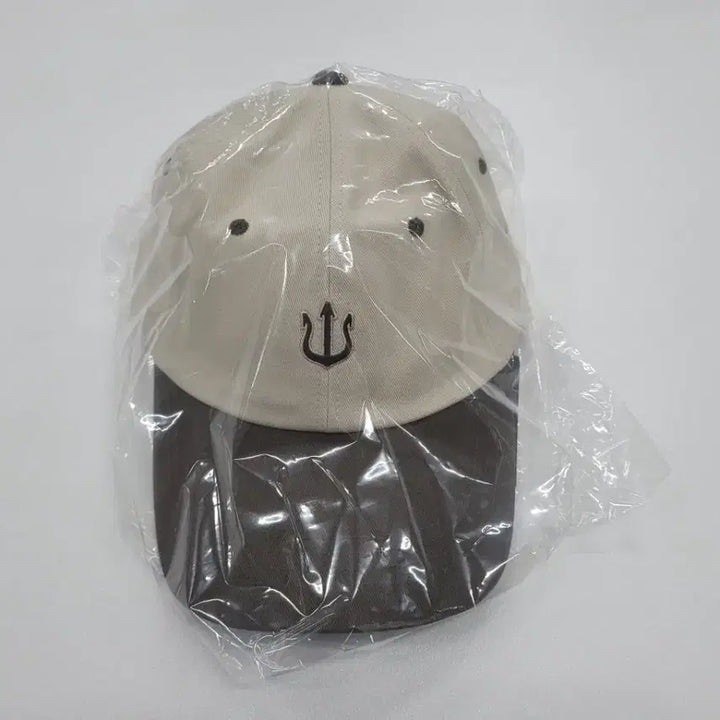 [BUNJANG] Verutum Baseball Cap Beige/Brown Hat / 베루툼 볼캡 모자 베이지/브라운