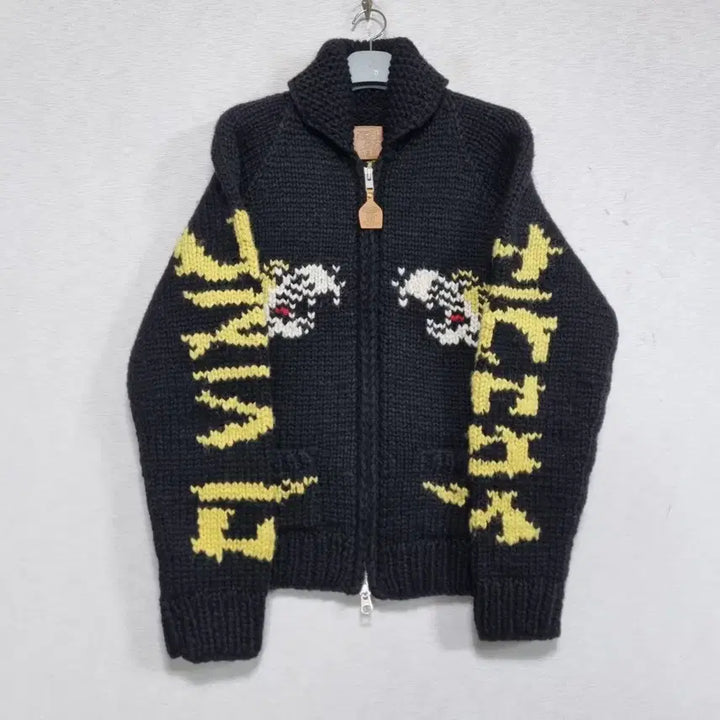 [BUNJANG] Outstanding x Kanata Cowichan Knit Zip-Up (Men&
