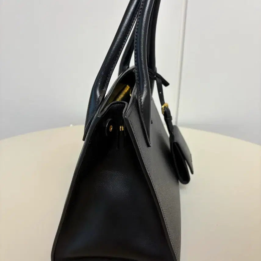 [BUNJANG] Prada Saffiano Black Tote Bag (Medium, Monochrome) / 프라다 사피아노 블랙 토트백 (미디엄 사이즈, 모노크롬)