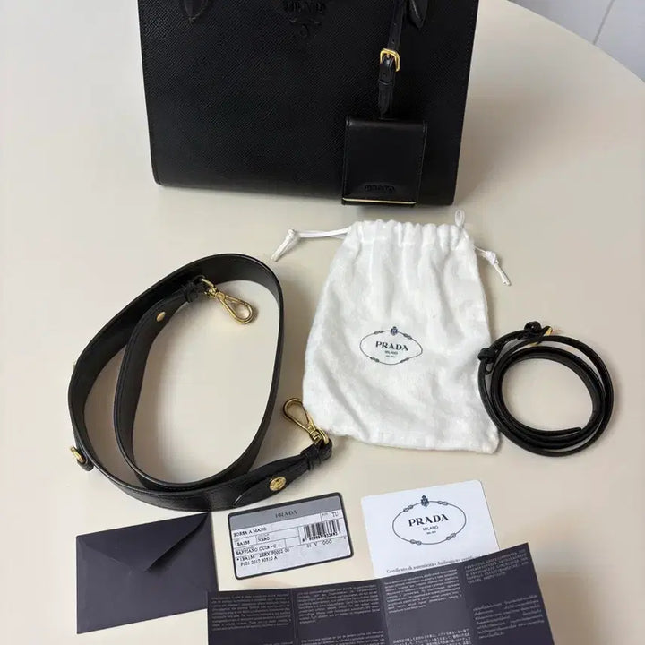 [BUNJANG] Prada Saffiano Black Tote Bag (Medium, Monochrome) / 프라다 사피아노 블랙 토트백 (미디엄 사이즈, 모노크롬)