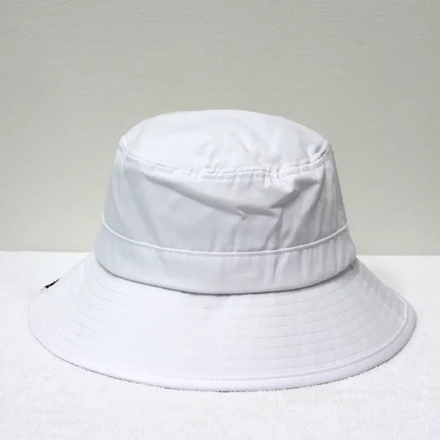 [BUNJANG] Amazingcree White Unisex Bucket Hat / 어메이징크리 화이트 골프모자 남여공용 버킷햇