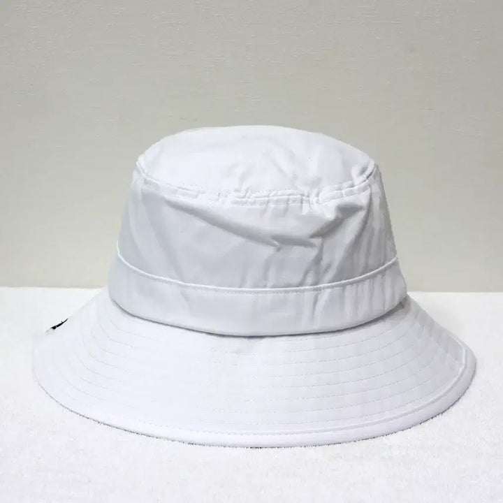 [BUNJANG] Amazingcree White Unisex Bucket Hat / 어메이징크리 화이트 골프모자 남여공용 버킷햇