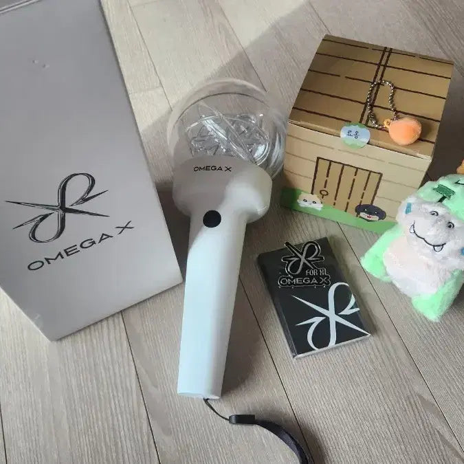 [BUNJANG] Omega X Light Stick, Badge, Doll Set / 오메가엑스 응원봉, 배지, 인형 세트