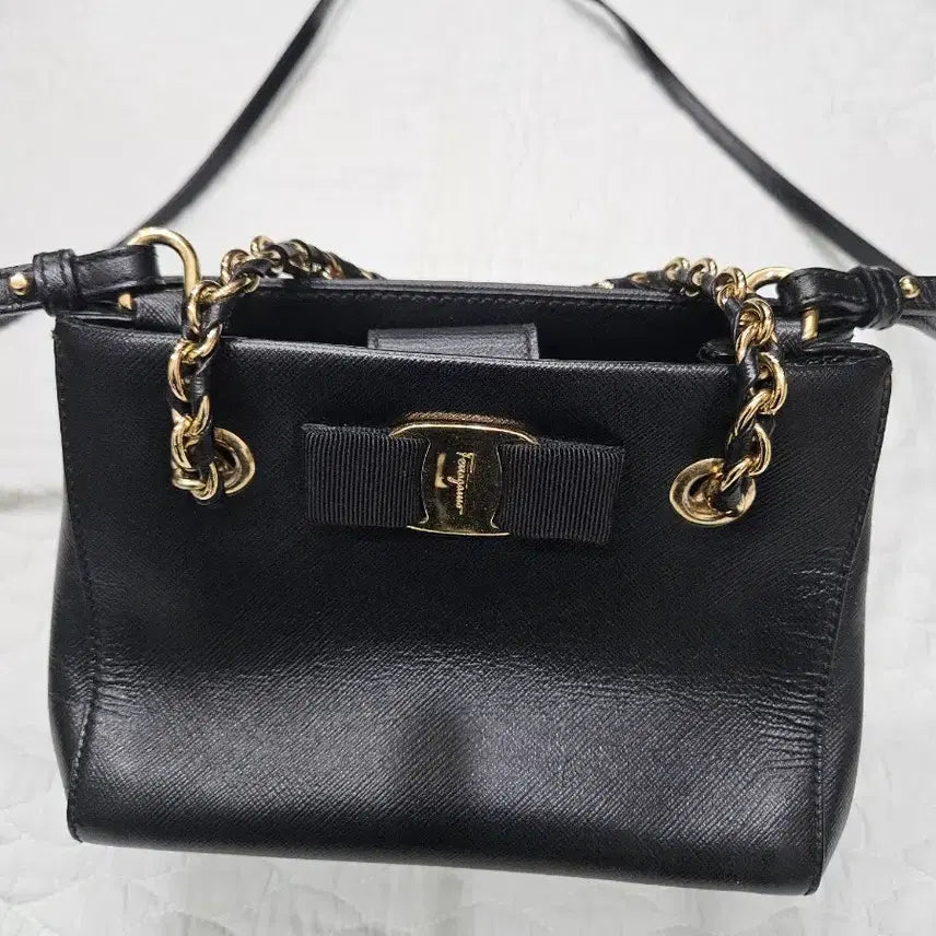 [BUNJANG] Ferragamo Black Leather Chain Shoulder Bag / 페라가모 블랙 레더 체인 숄더백