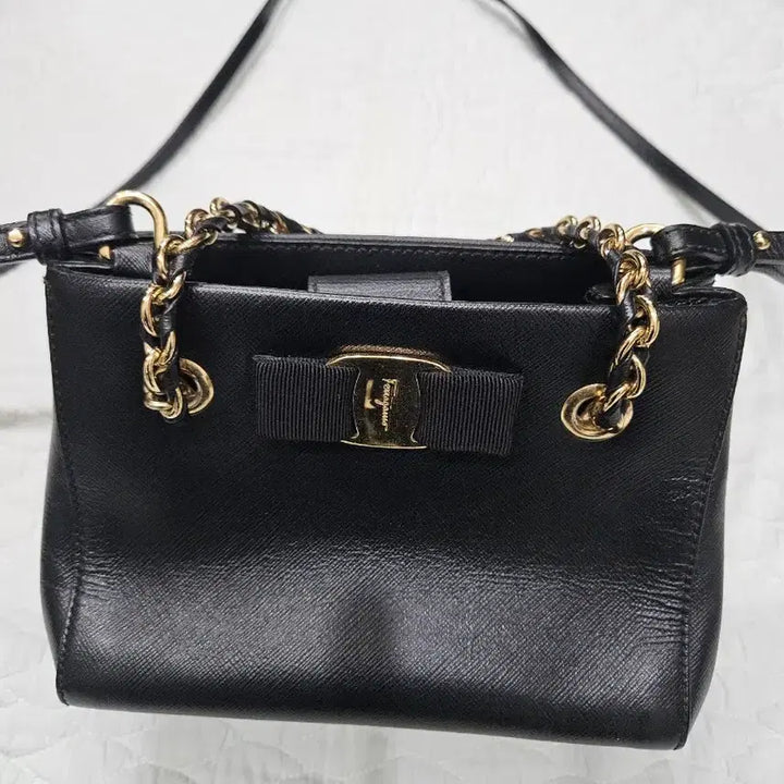 [BUNJANG] Ferragamo Black Leather Chain Shoulder Bag / 페라가모 블랙 레더 체인 숄더백