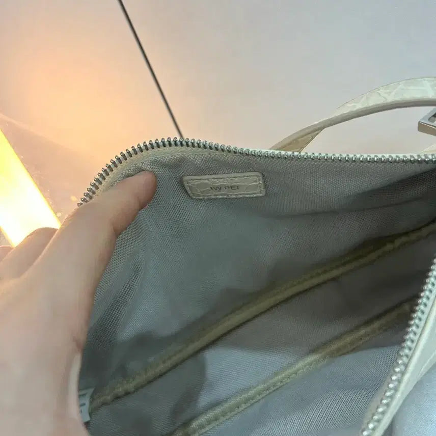 [BUNJANG] JW PEI Eva Embossed Baguette Bag - Ivory / 쥬페이 JW PEI 에바 바게트백 아이보리