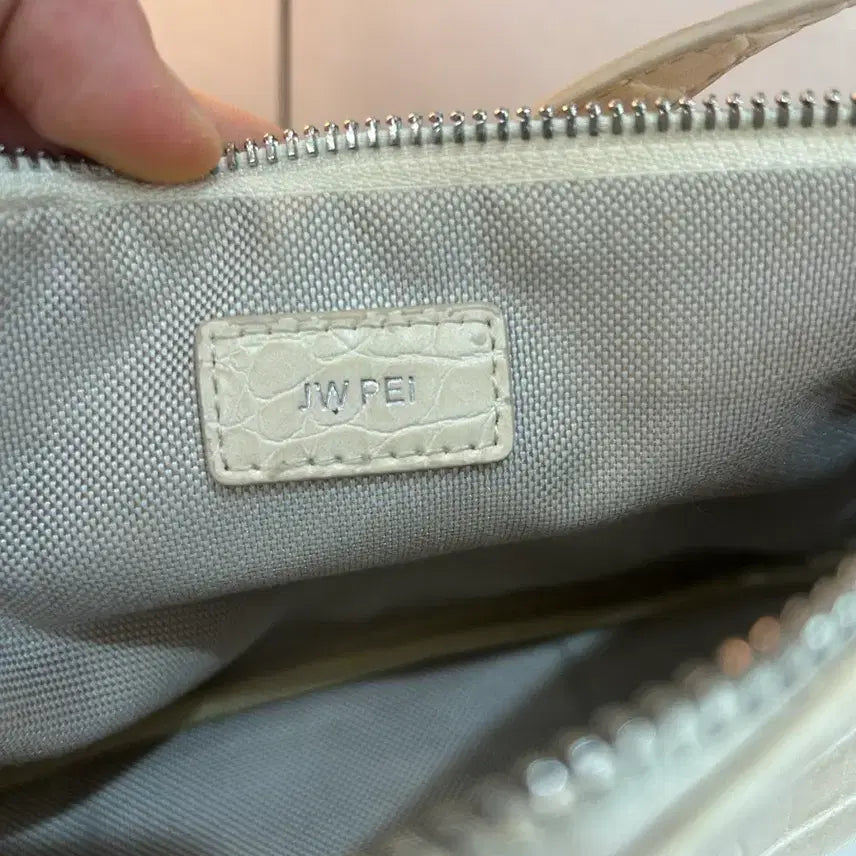 [BUNJANG] JW PEI Eva Embossed Baguette Bag - Ivory / 쥬페이 JW PEI 에바 바게트백 아이보리