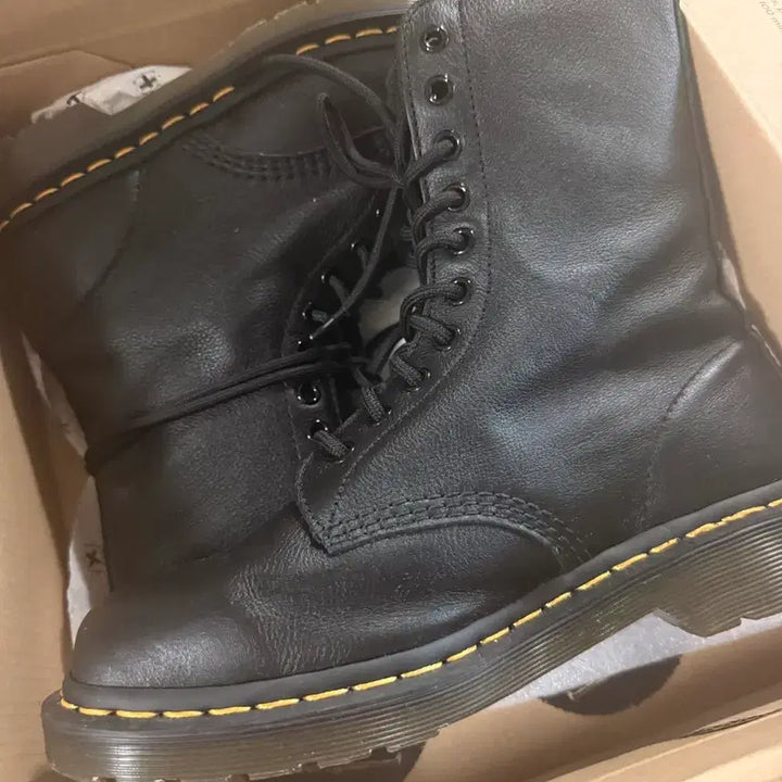[BUNJANG] Dr. Martens Virginia 10 Hole Boots / 닥터마틴 버지니아 10홀 250