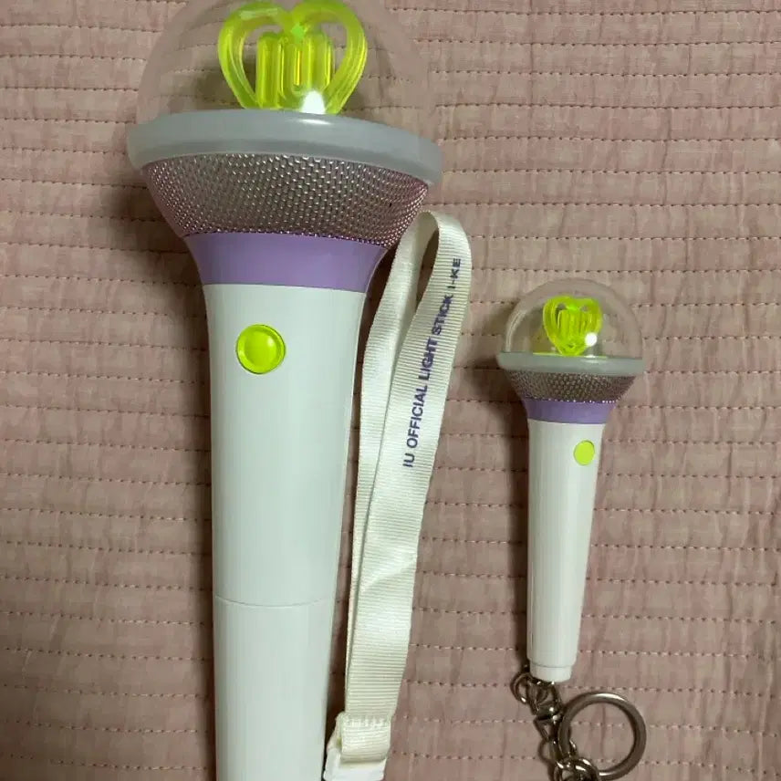 [BUNJANG] IU Light Stick i-KE + Mini i-KE Keyring / 아이유 응원봉 아이크+미니아이크 키링