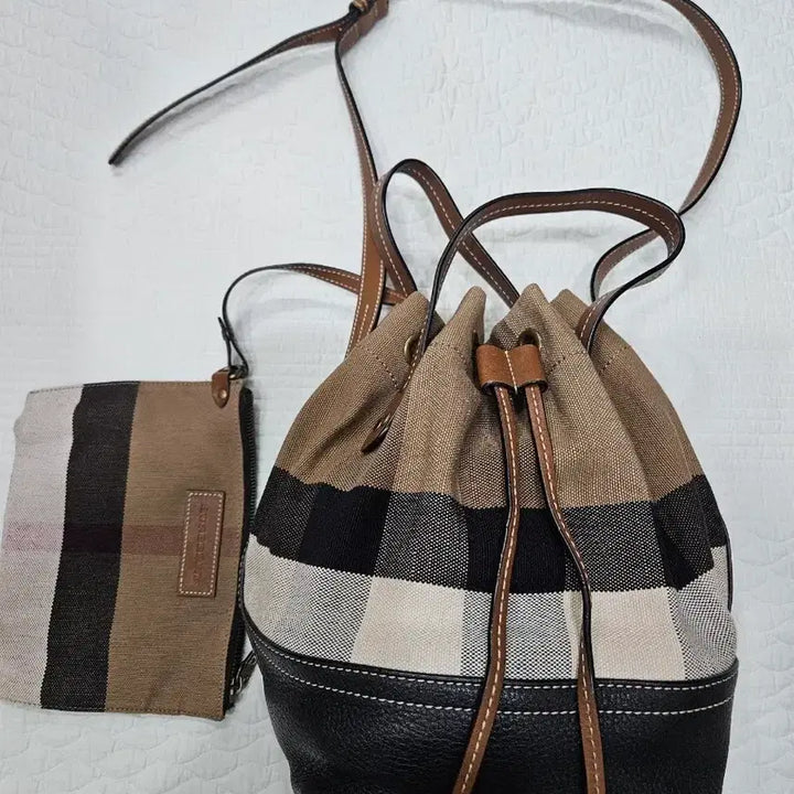 [BUNJANG] Burberry Check Bucket Bag + Card Wallet Set / 버버리 체크 버킷백 + 카드지갑 세트