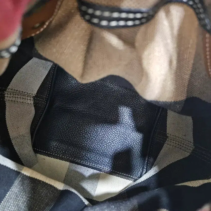 [BUNJANG] Burberry Check Bucket Bag + Card Wallet Set / 버버리 체크 버킷백 + 카드지갑 세트