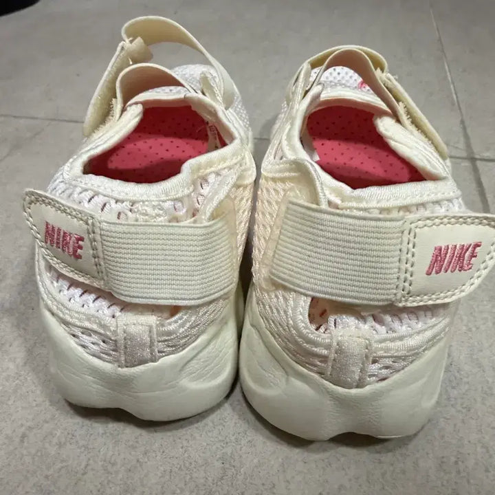 [BUNJANG] Nike Rift 2 Coconut Milk Sandals / 나이키 리프트2 코코넛밀크 235