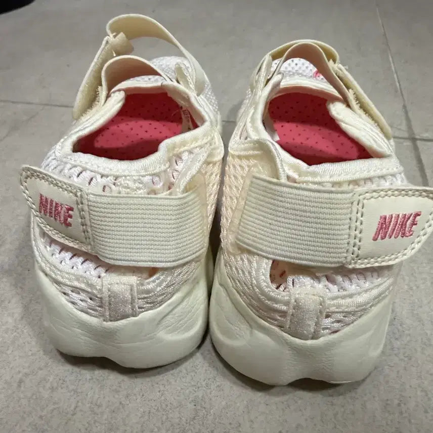 [BUNJANG] Nike Rift 2 Coconut Milk Sandals / 나이키 리프트2 코코넛밀크 235