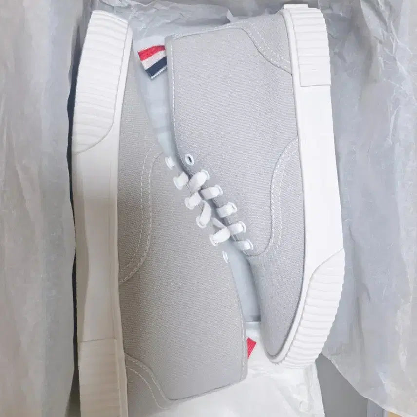 [BUNJANG] Thom Browne Sneakers (Size 7) - New / 톰브라운 스니커즈 신발 7사이즈 새제품 판매합니다.