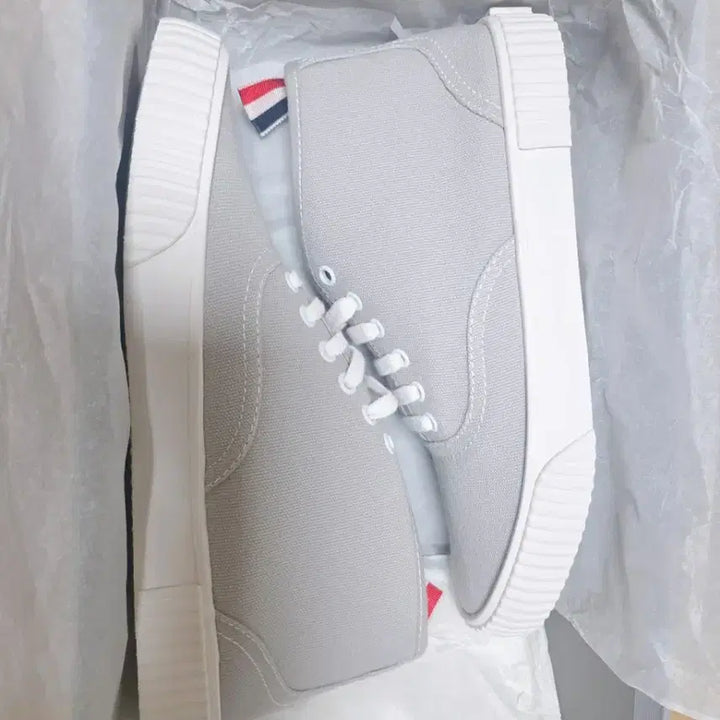 [BUNJANG] Thom Browne Sneakers (Size 7) - New / 톰브라운 스니커즈 신발 7사이즈 새제품 판매합니다.