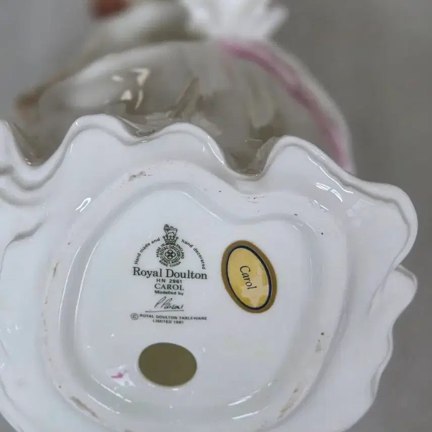 [BUNJANG] Royal Doulton Carol Figurine / 영국 로얄덜튼 캐럴 Carol  아가씨 피겨린