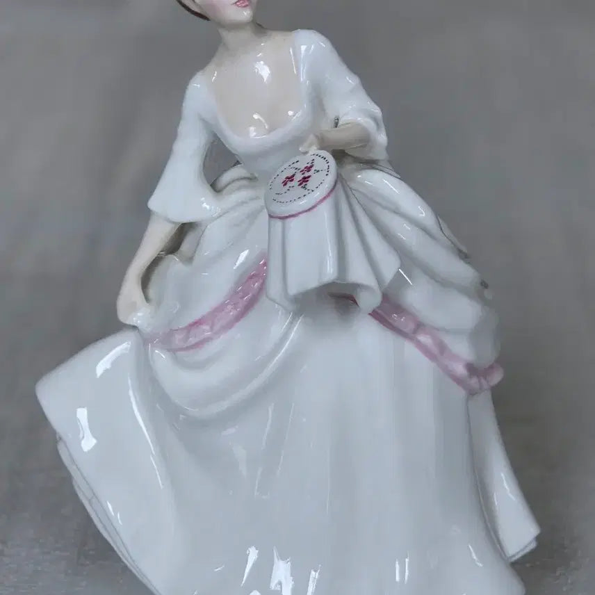 [BUNJANG] Royal Doulton Carol Lady Figurine / 영국 로얄덜튼 캐럴 Carol  아가씨 피겨린