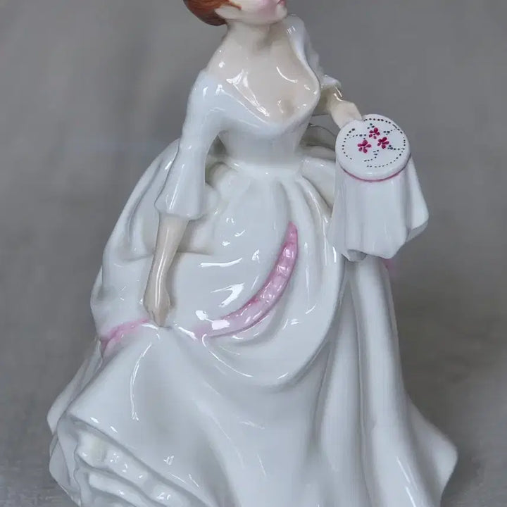 [BUNJANG] Royal Doulton Carol Lady Figurine / 영국 로얄덜튼 캐럴 Carol  아가씨 피겨린