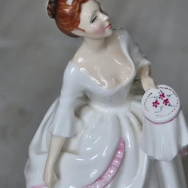 [BUNJANG] Royal Doulton Carol Lady Figurine / 영국 로얄덜튼 캐럴 Carol  아가씨 피겨린
