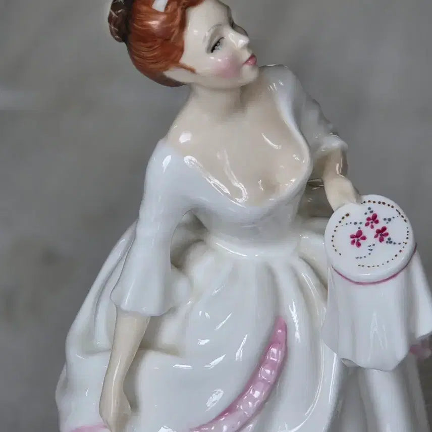 [BUNJANG] Royal Doulton Carol Figurine / 영국 로얄덜튼 캐럴 Carol  아가씨 피겨린