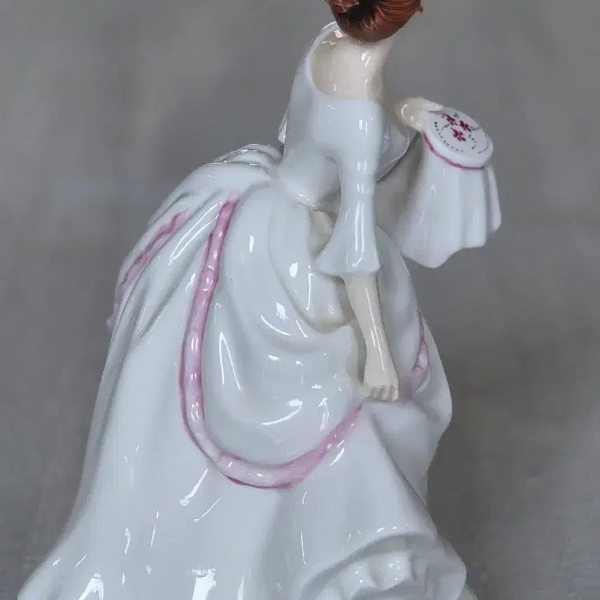 [BUNJANG] Royal Doulton Carol Figurine / 영국 로얄덜튼 캐럴 Carol  아가씨 피겨린