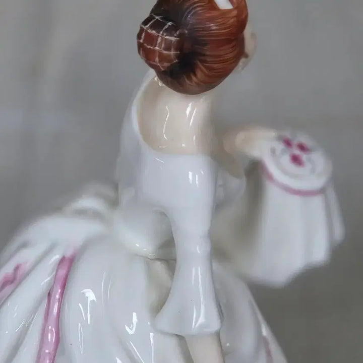 [BUNJANG] Royal Doulton Carol Figurine / 영국 로얄덜튼 캐럴 Carol  아가씨 피겨린