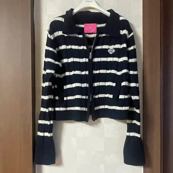 [BUNJANG] Komoe's Black Striped Knit Zip-Up Cardigan / 코모이즈 블랙 스트라이프 니트 집업 프리사이즈
