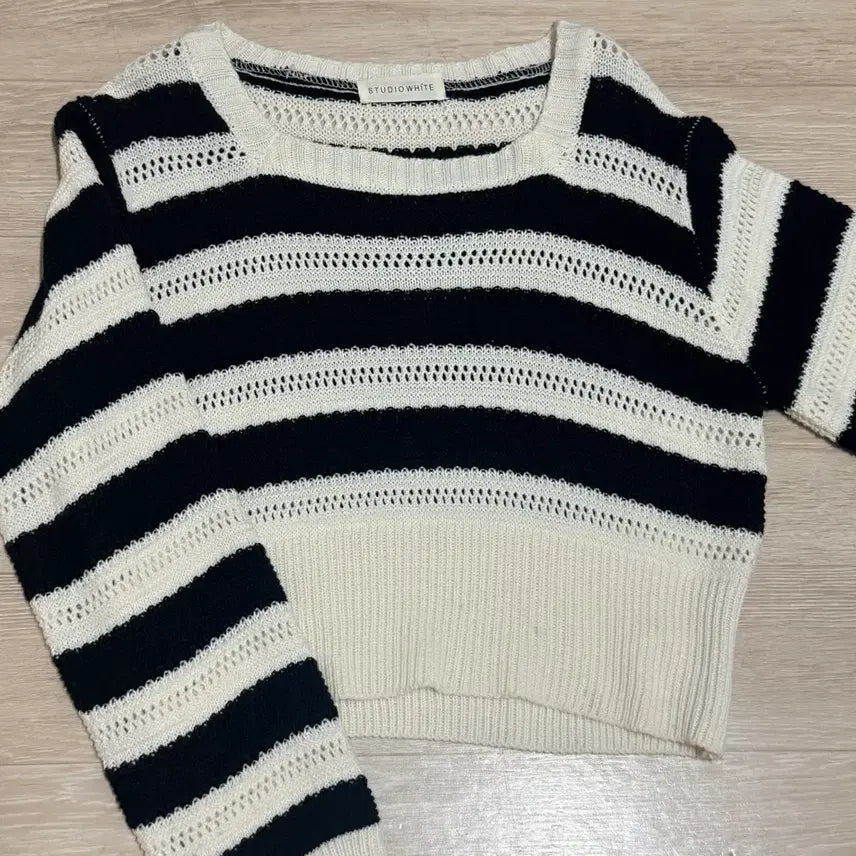 [BUNJANG] Studio White Stripe Crop Knit / Studio White 스트라이프 크롭 니트