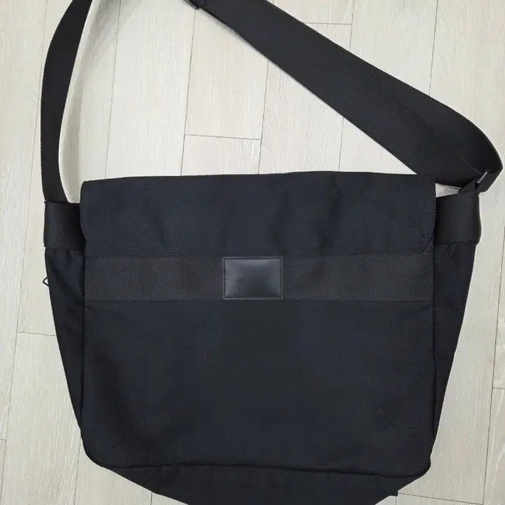 [BUNJANG] Maison Mineed Black Buckle Messenger Bag / 메종미네드  블랙 버클 메신저백