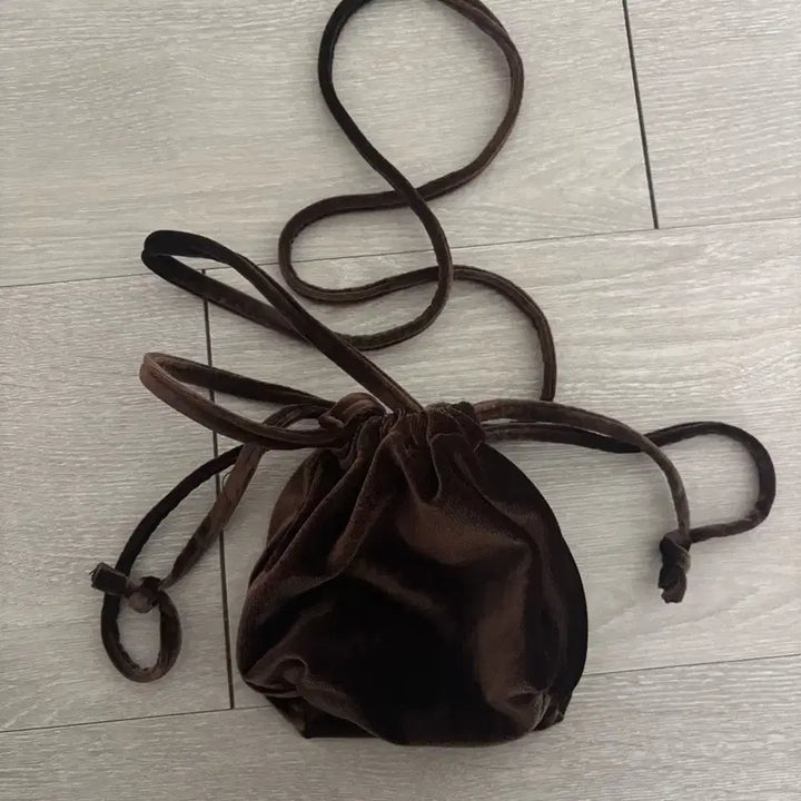 [BUNJANG] Depound Brown Velvet Mini Pouch / 드파운드 브라운 벨벳 미니 파우치