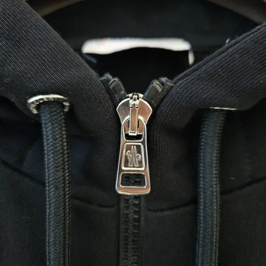 [BUNJANG] Moncler Side Logo Knit Padded Cardigan (Black, M) / [정품/새상품급/M사이즈] 몽클레어 사이드 로고 니트 패딩 가디건 블랙