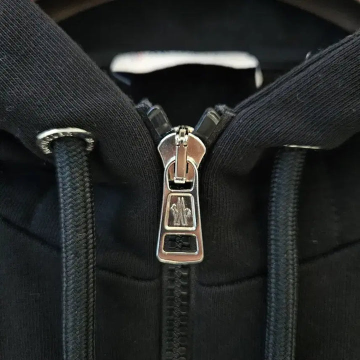 [BUNJANG] Moncler Side Logo Knit Padded Cardigan (Black, M) / [정품/새상품급/M사이즈] 몽클레어 사이드 로고 니트 패딩 가디건 블랙